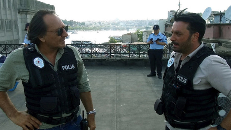 “Arka Sokaklar” 13.sezonu ile Eylül’de ekrana geliyor. Sevilen dizinin yeni sezon fragmanı yayınlandı.