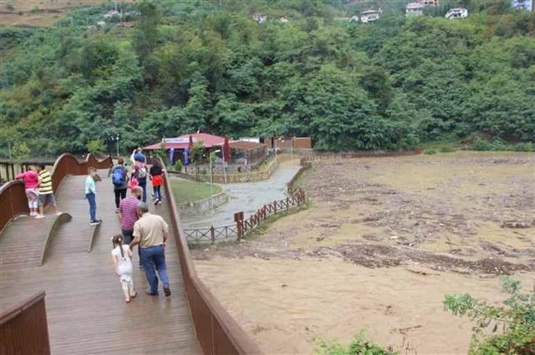Son dakika... Trabzonu sağanak vurdu, Meteorolojiden uyarı geldi