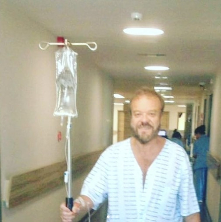 Ünlü şarkıcı hastaneye kaldırıldı