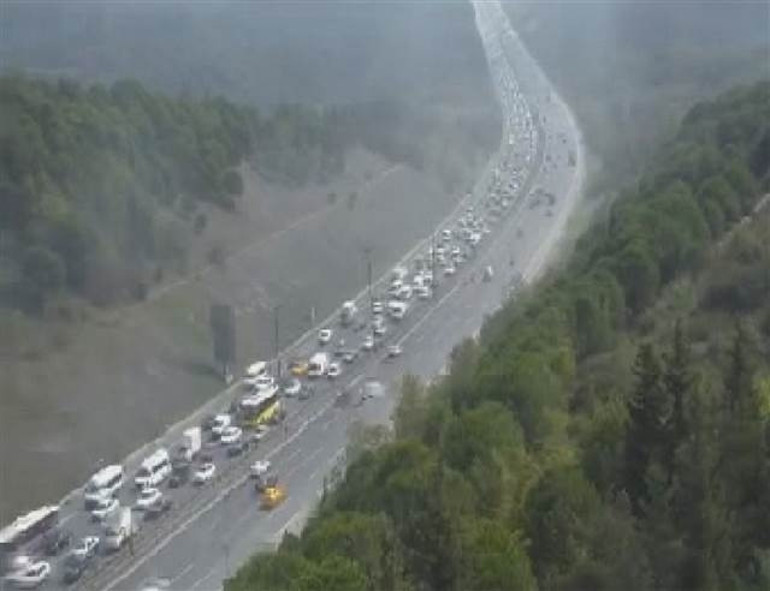 Son dakika... Dikkat TEMde kamyonet yangını...