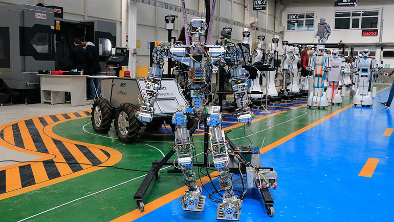 Adım atan robot Akıncı-4 görücüye çıktı