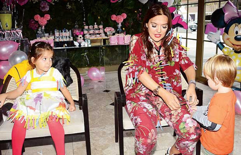 İkizlerin yeni yaş kutlaması