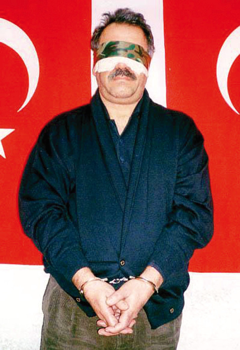 O plaket hâlâ MİT’in duvarında asılıysa