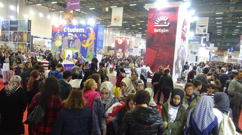 Akın akın geldiler Herkes oraya koştu