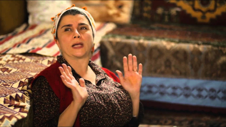 Aile Arasında filminin oyuncuları kimdir İşte Aile Arasında filminin oyuncu kadrosu ve hikayesi