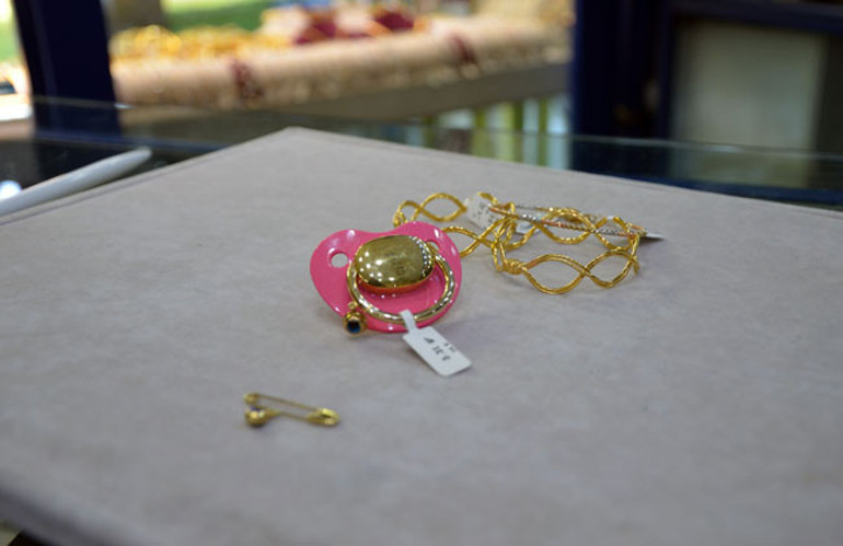 14 ayarla kaplanan emzikler 800 liraya satılıyor