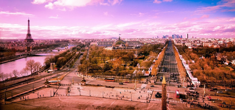 Noel pazarlarıyla büyüleyici Paris