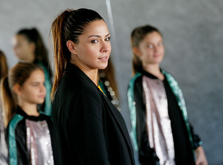 İzmirli minik dansçılar Paris’ten dereceyle döndü