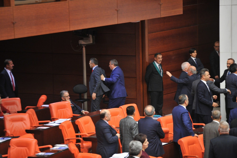 İYİ Partili vekile Meclisten geçici çıkarma cezası
