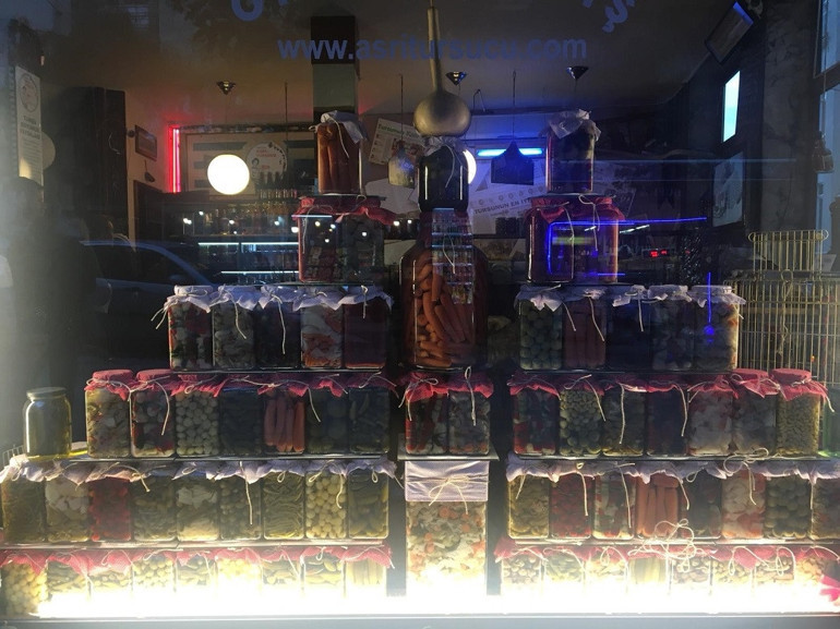 Yeşilçam kokulu bir hafta sonu için: Asri Turşucusu