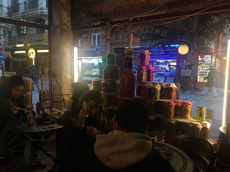 Yeşilçam kokulu bir hafta sonu için: Asri Turşucusu