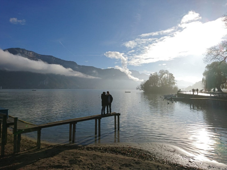 Annecy Gölü manzaraları ve Noel sokakları