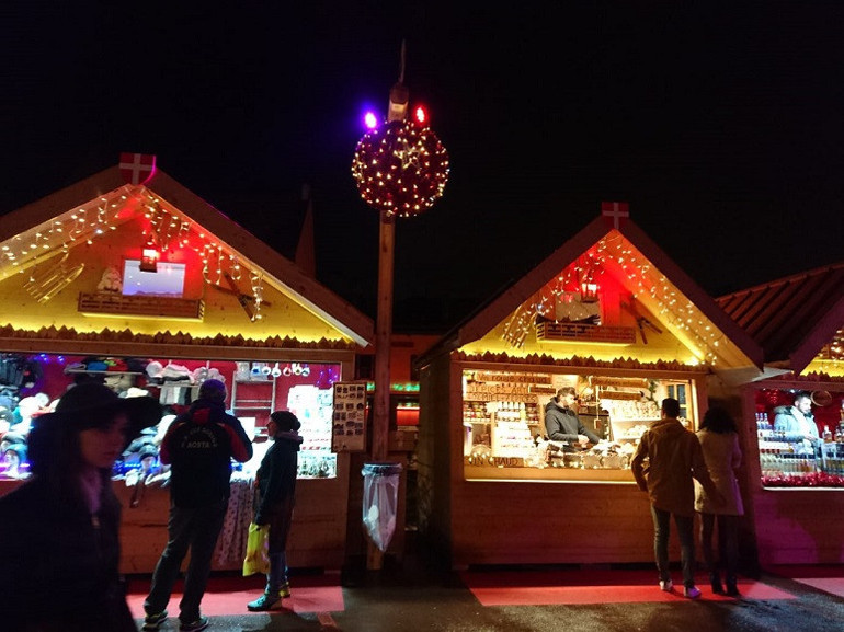 Annecy Gölü manzaraları ve Noel sokakları