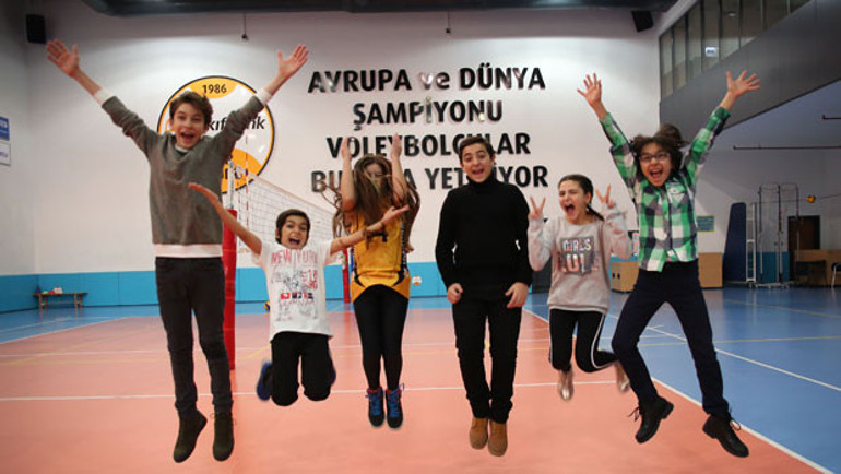 Vakıfbank Kadın Voleybol Takımını tebrik ettiler
