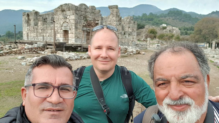 İngiliz gazeteciler Türkiyeden döner dönmez yayınladı, binlerce kişi izledi