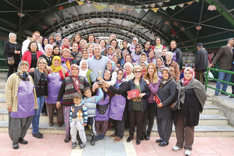 Küçük ilçenin büyük yürekli kadınları: Bravo Mezitli Belediyesi’ne 300 ülke arasında Çin’den ödül aldı