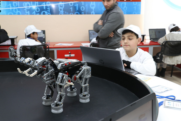 Robotlarını yeni sınıflarında üretecekler