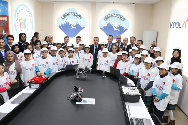 Robotlarını yeni sınıflarında üretecekler