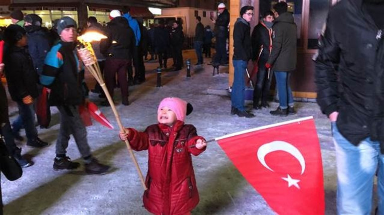 10 bin kişi Sarıkamış şehiteri için meşalelerle yürüdü