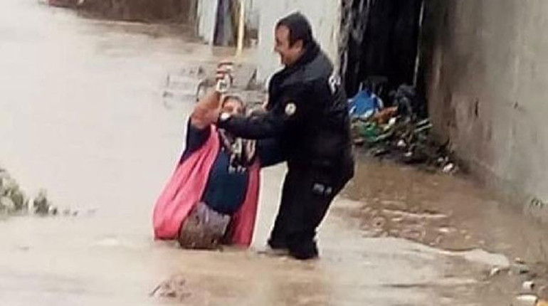 İzmiri sağanak vurdu 1 aylık yağmur üç günde yağdı...