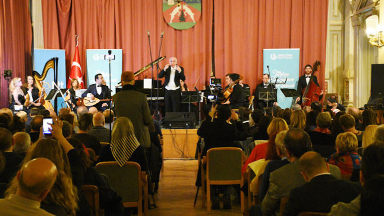 Yunus Emre, Mozart, Aşık Veysel, Shostakovich, Neşet Ertaş... Eserleri Viyana’da aynı konserde buluştu