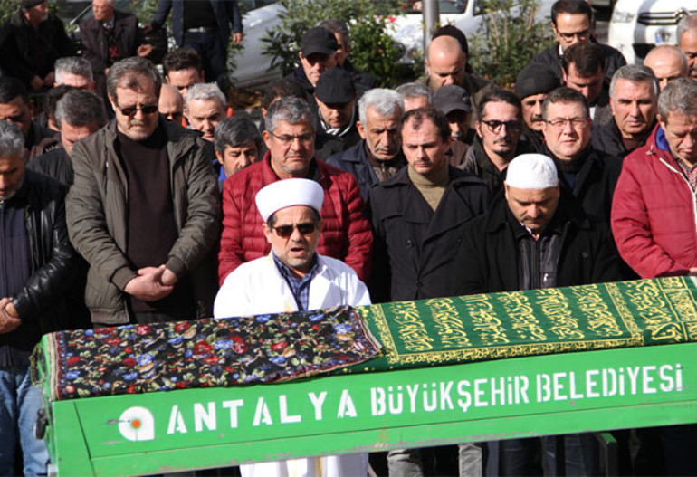 Yönetmen Orçun Benli’nin trafik kazasında ölen annesi defnedildi