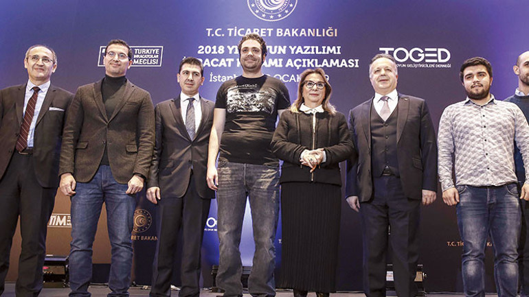 Dünyayı oynatıyoruz