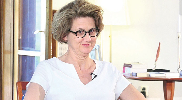 Sayın Büyükelçi komşum olur