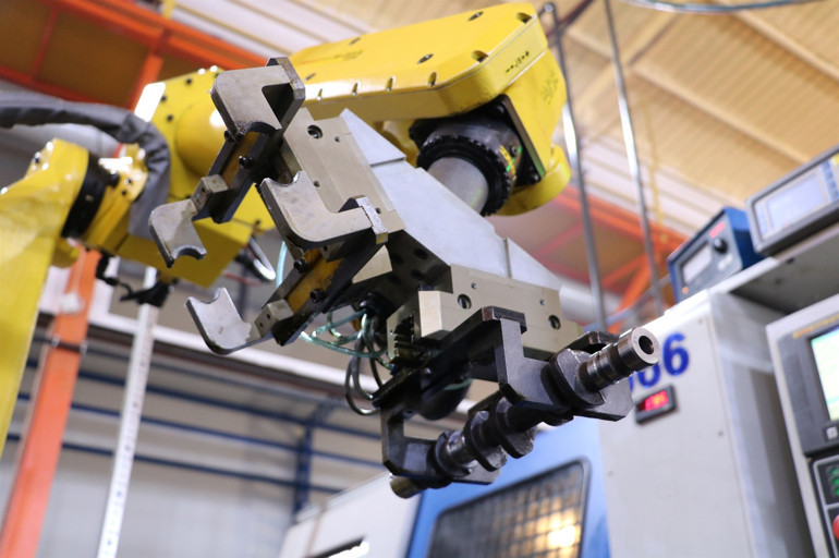 Dünya Çinden alıyor, Türkler Çine satıyor