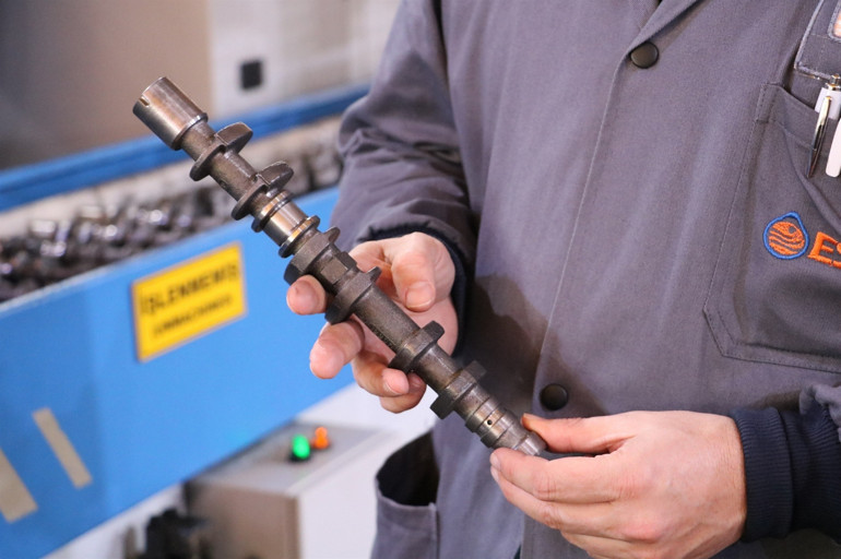 Dünya Çinden alıyor, Türkler Çine satıyor