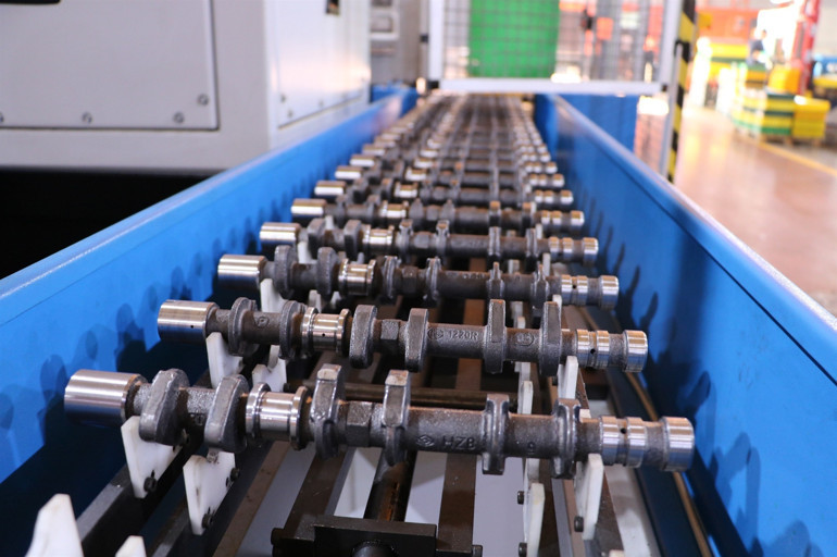 Dünya Çinden alıyor, Türkler Çine satıyor