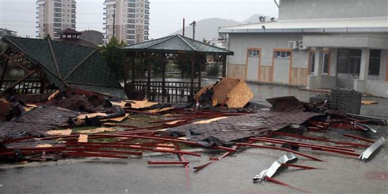 Antalyanın doğusunda fırtına ve kar
