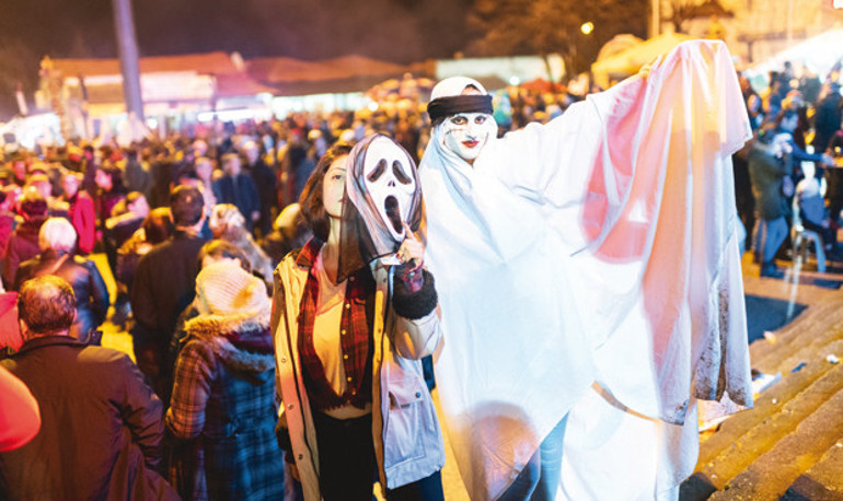 Yeter artık korkutma kız... Ödümüzü patlattın be ya