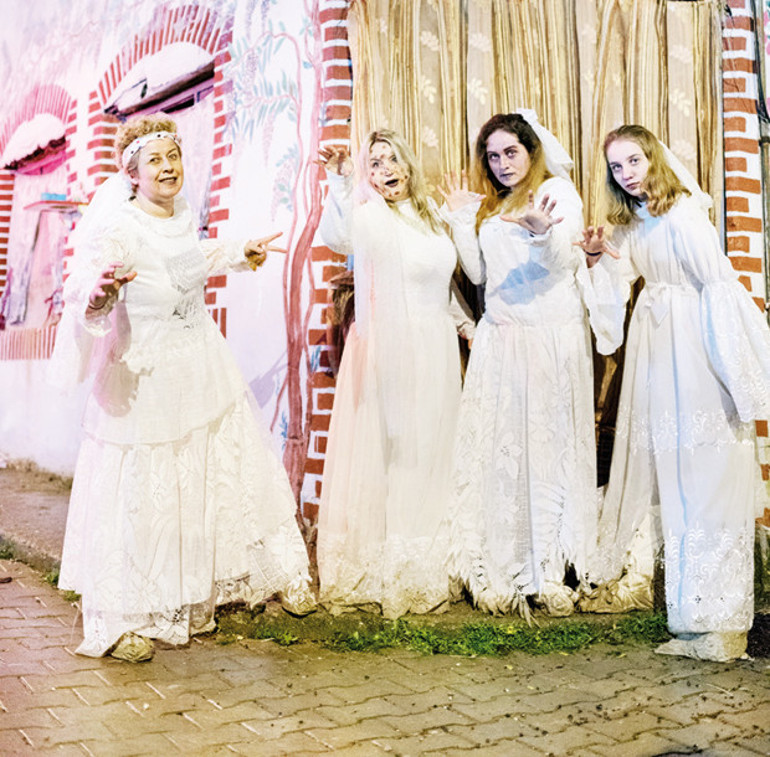 Yeter artık korkutma kız... Ödümüzü patlattın be ya