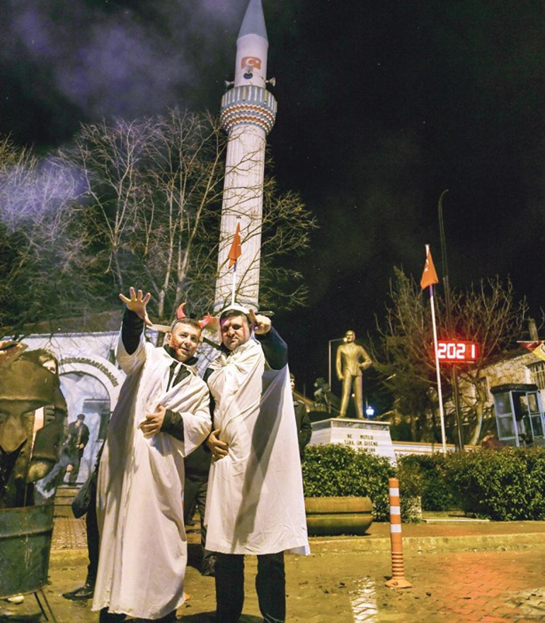 Yeter artık korkutma kız... Ödümüzü patlattın be ya