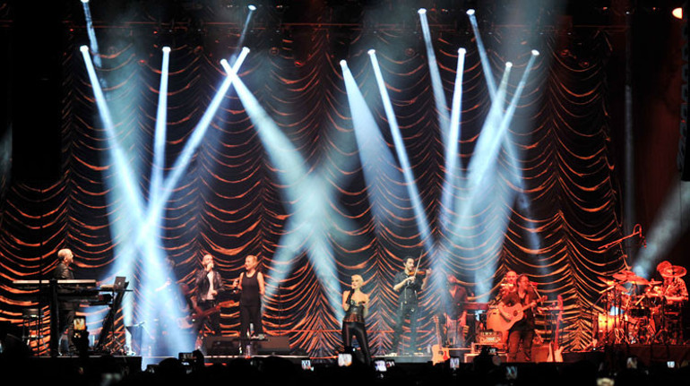 Köln Sıla’yı ayakta alkışladı