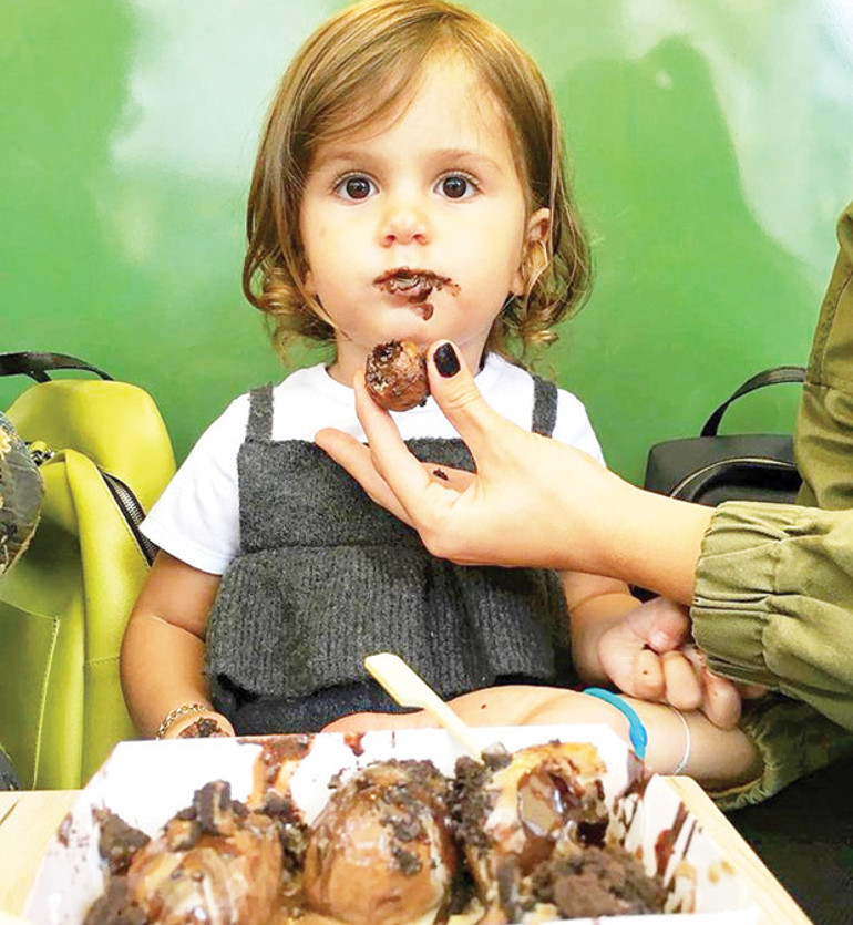 Dök bir lokma çikolatalı olsun