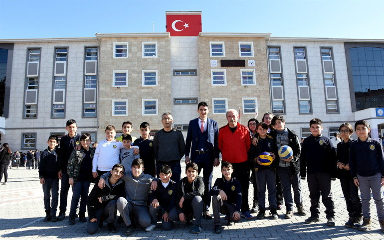 Üç nesil öğretmen aynı okulda