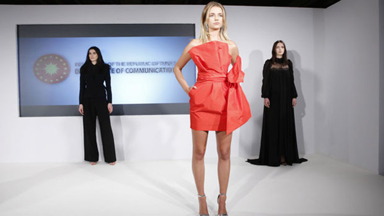 Yara izlerini sanata dönüştüren kadınlar Londra Moda Haftası’da