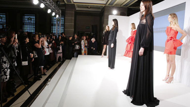 Yara izlerini sanata dönüştüren kadınlar Londra Moda Haftası’da