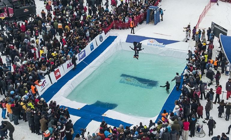 Buz gibi değil buzlu suya atladım