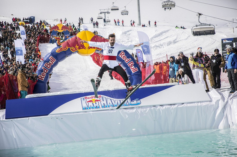 Buz gibi değil buzlu suya atladım