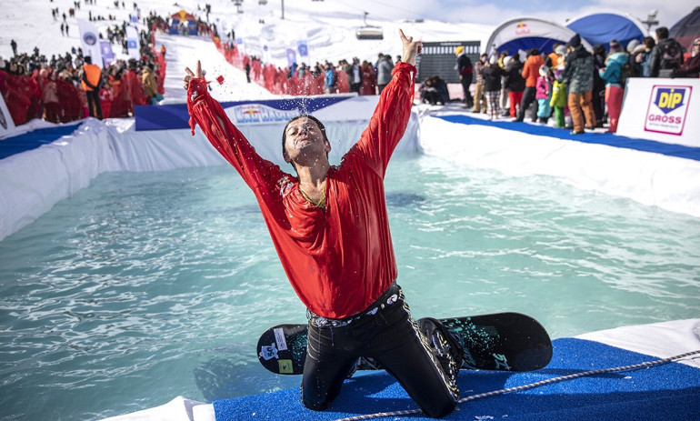 Buz gibi değil buzlu suya atladım