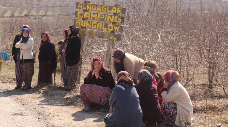 Köylülerden su eylemi Yolu kapatmak istediler…