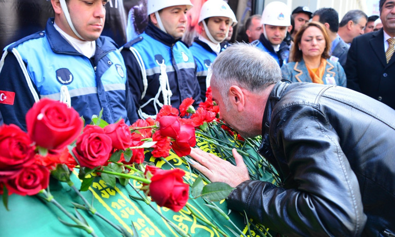 Gözyaşlarını tutamadılar Aytaç Arman son yolculuğuna uğurlandı