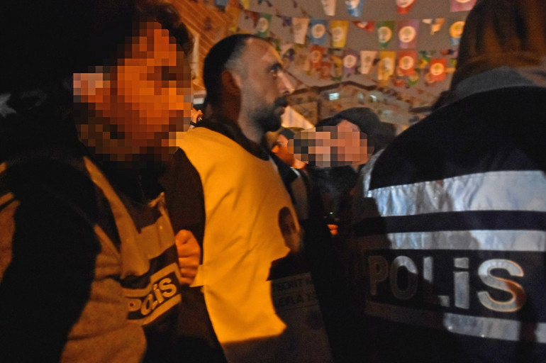 Diyarbakırda HDP binasında terör operasyonu: 5 gözaltı