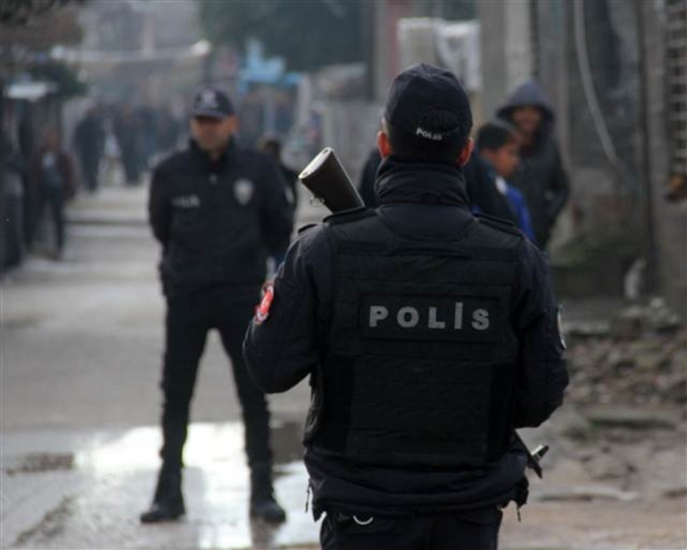 Polis 24 saat drone ile kontrol ediyor Kimlik göstermeyen mahalleye alınmıyor