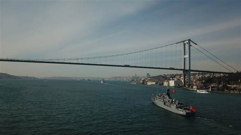 Mavi Vatan Tatbikatından dönen gemiler Boğazdan geçti