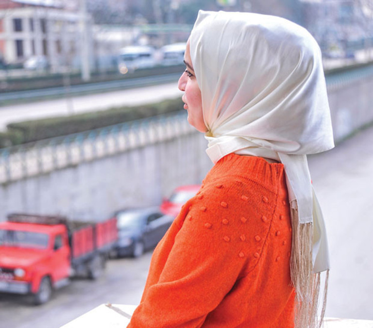 Yaşamıyoruz ama ölü de değiliz...Türkiyenin 4 farklı şehrinden Suriyeli 53 kadın anlatıyor