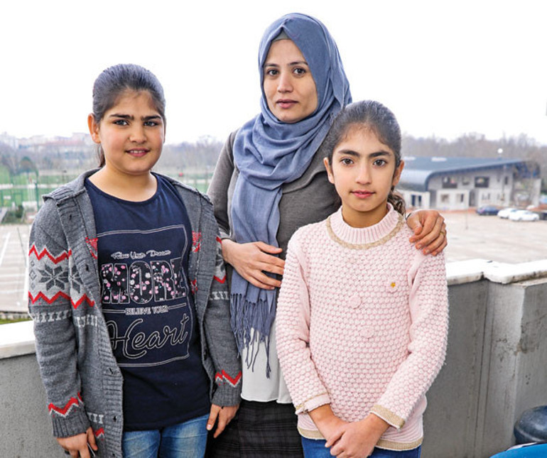 Yaşamıyoruz ama ölü de değiliz...Türkiyenin 4 farklı şehrinden Suriyeli 53 kadın anlatıyor